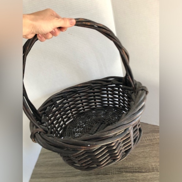 Large Brown Wicker Basket - Picture 4 of 12